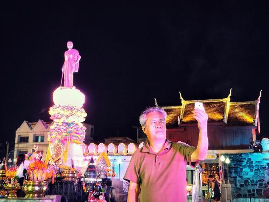 Thao-Suranari-Monument